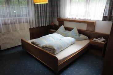 膳宿费 Alpenhäusl