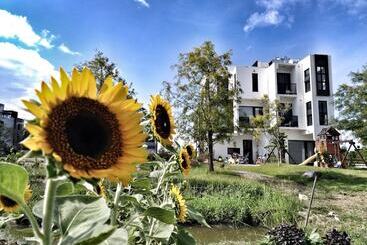 تختخواب و صبحانه Wo Club Hall