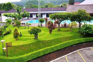 Hôtel Front One Resort Magelang