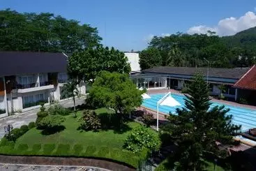 Hotel Front One Resort Magelang