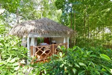 هتل Dreamland Maldives Resort