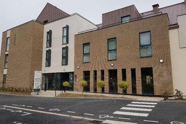 هتل Campanile Fontainebleau