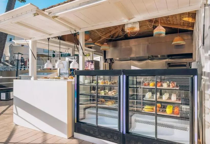 Отель Iberostar Waves Club Cala Barca