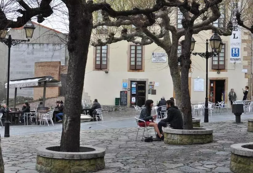 فندق La Casona De Jovellanos