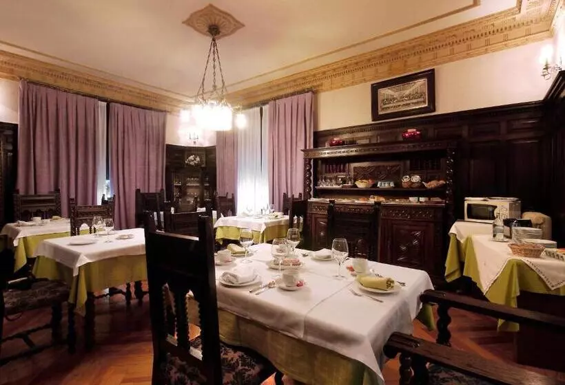 호텔 Palacio Arias