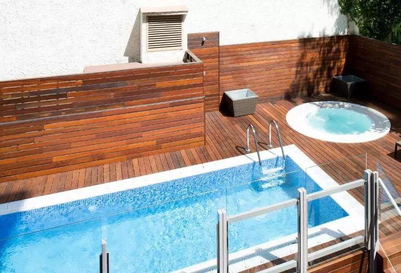 Отель Catalonia Mikado