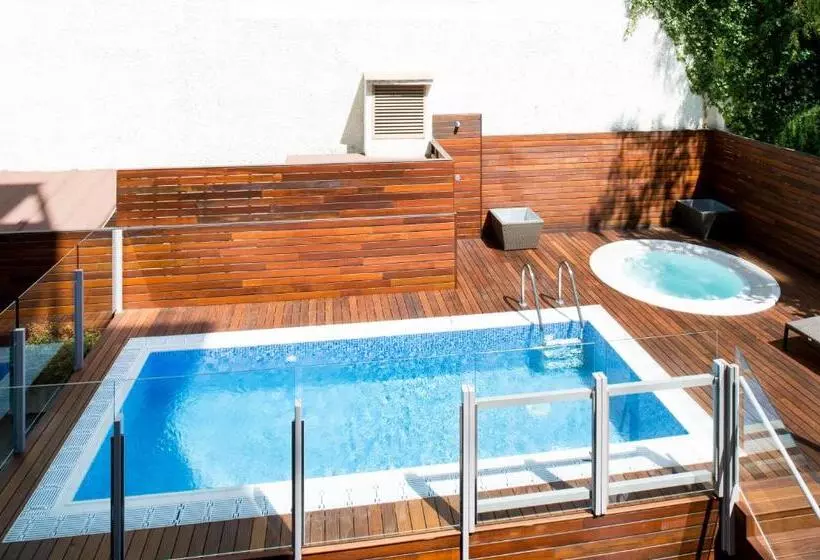 Отель Catalonia Mikado