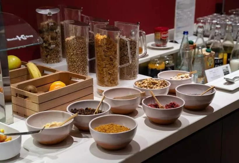 Отель Catalonia Mikado