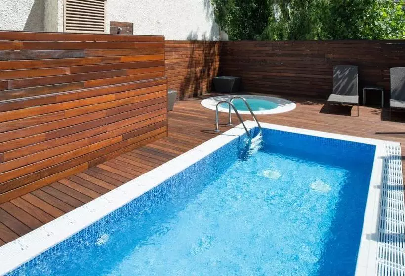 Отель Catalonia Mikado