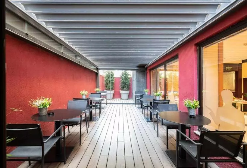 Отель Catalonia Mikado