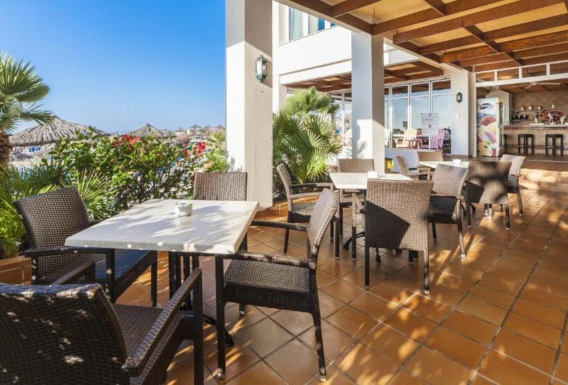 هتل Globales Almirante Farragut