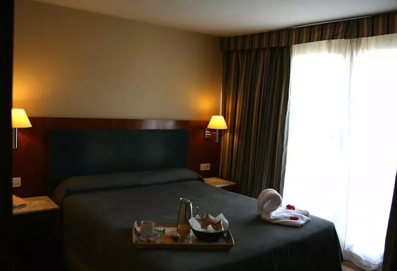 Отель Ginosi Pedralbes