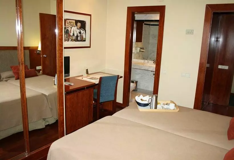 Отель Ginosi Pedralbes