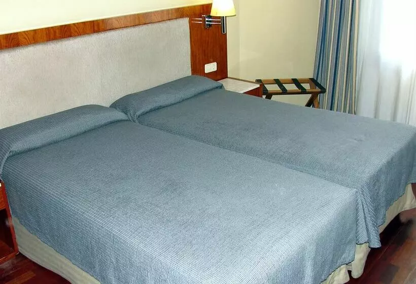 Отель Ginosi Pedralbes