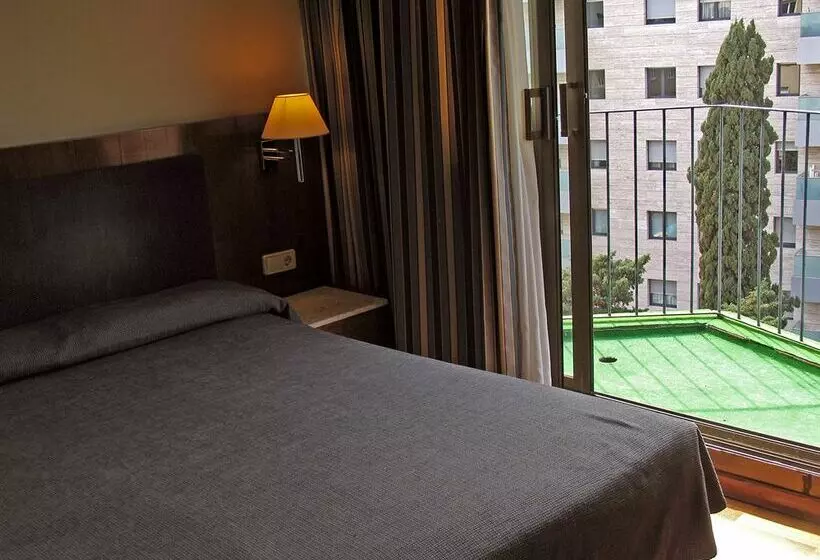 Отель Ginosi Pedralbes