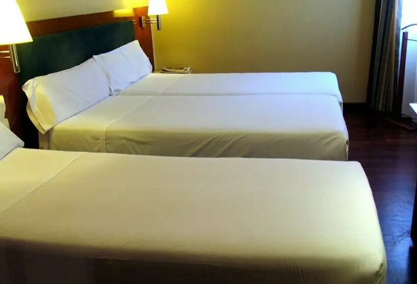 Отель Ginosi Pedralbes