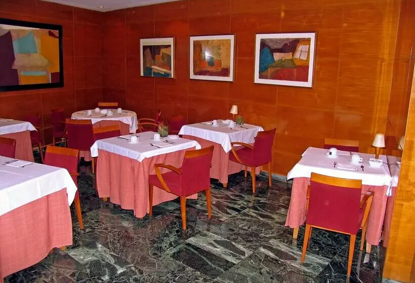 Отель Ginosi Pedralbes