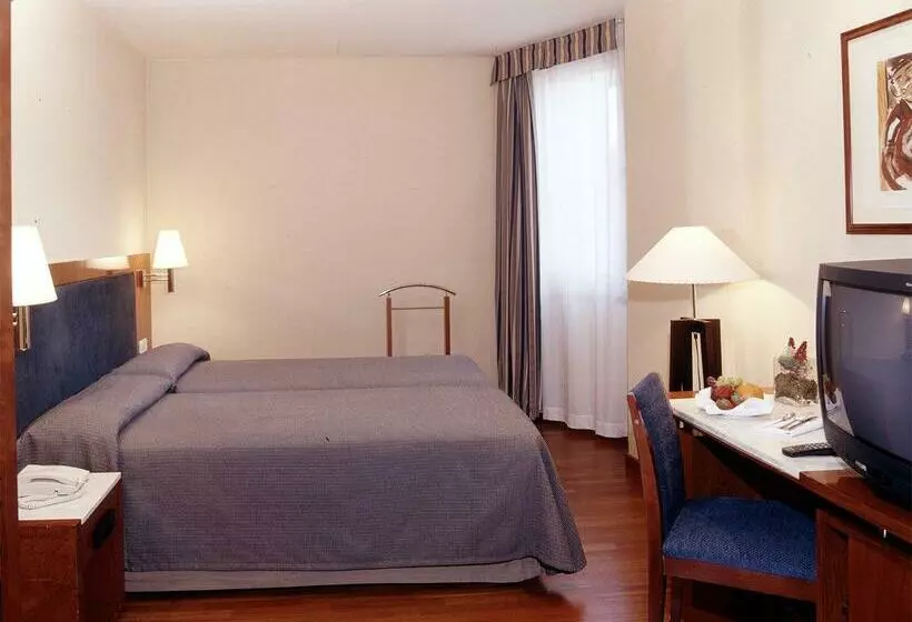 Отель Ginosi Pedralbes