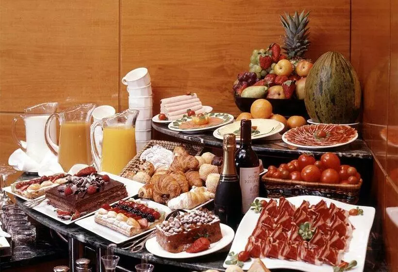 Отель Ginosi Pedralbes