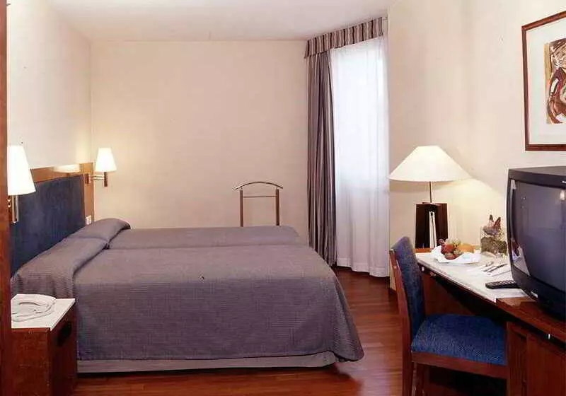 Отель Ginosi Pedralbes