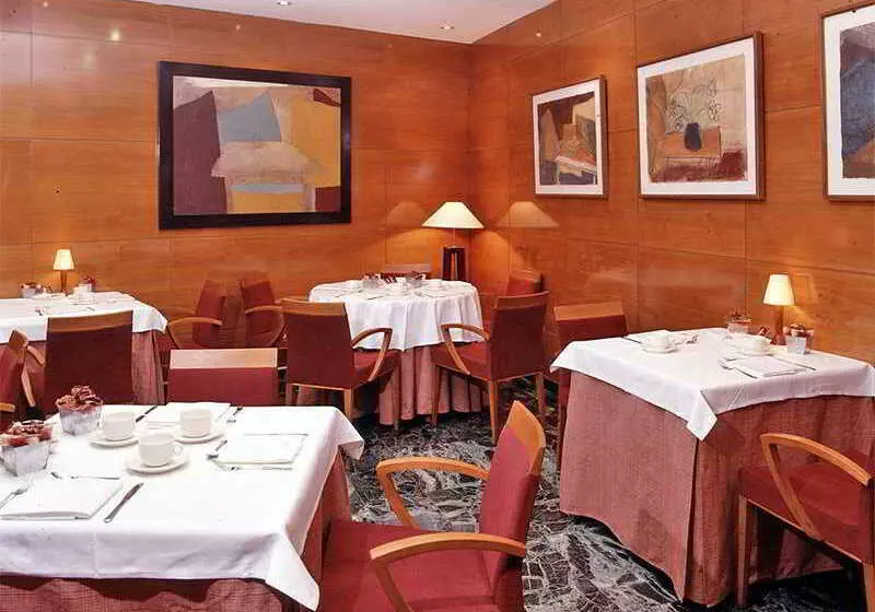 Отель Ginosi Pedralbes