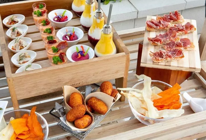 Отель Le Méridien Barcelona