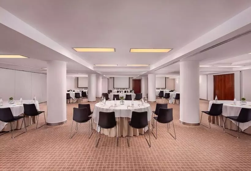 Отель Le Méridien Barcelona