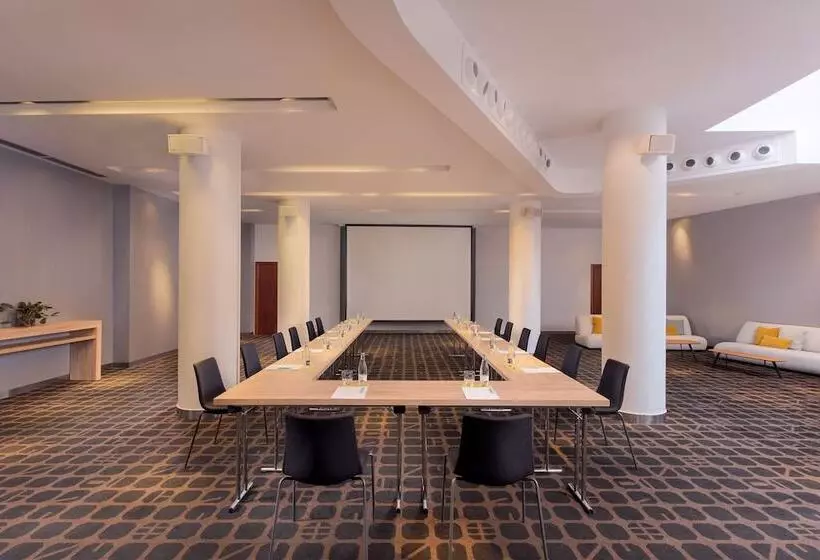 Отель Le Méridien Barcelona