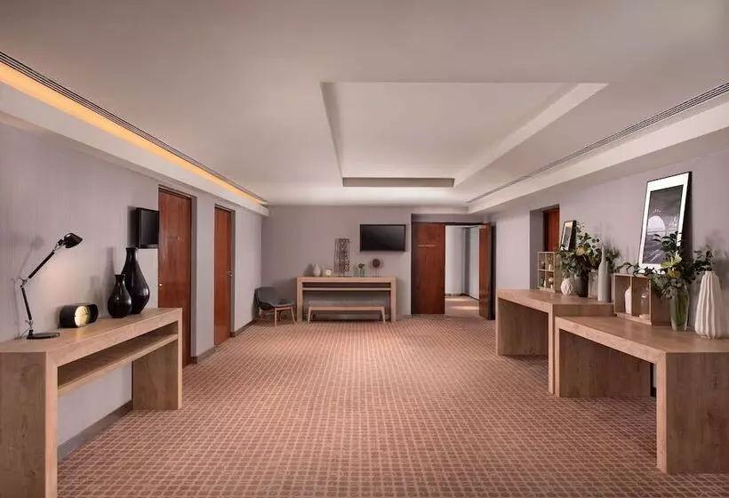 Отель Le Méridien Barcelona