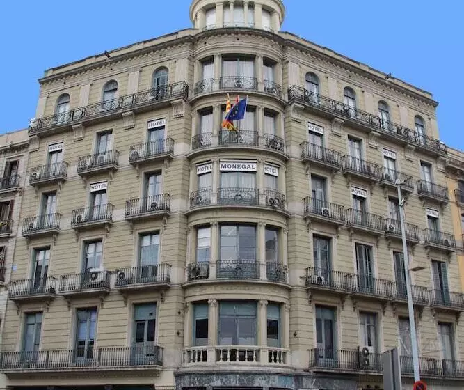 فندق Monegal