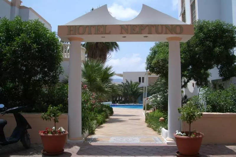 ホテル Neptuno