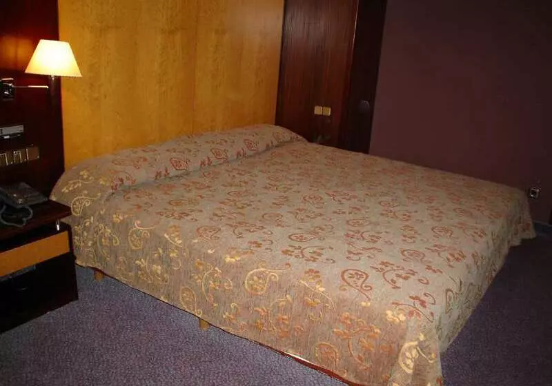 Отель Silken Ramblas