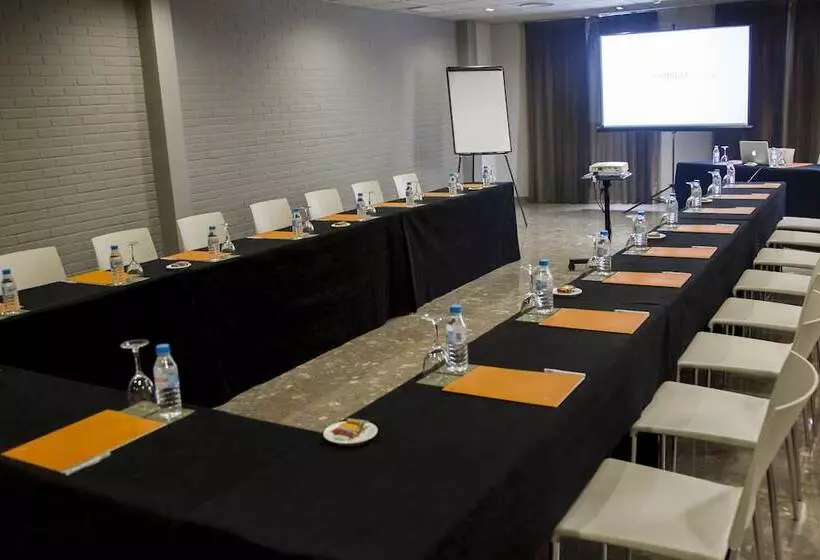 Отель Silken Ramblas