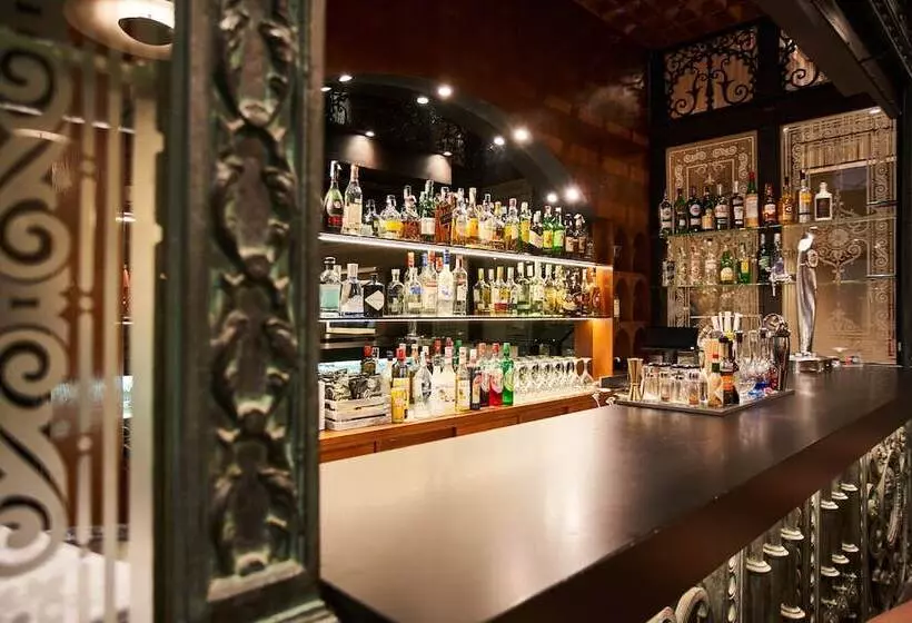 Отель Silken Ramblas