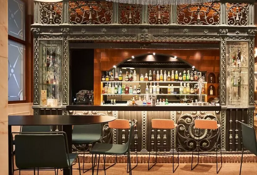 Отель Silken Ramblas