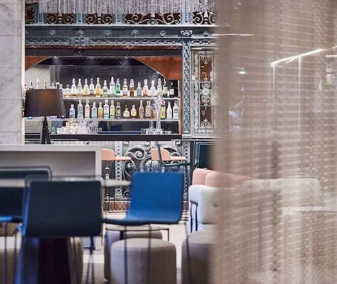 Отель Silken Ramblas