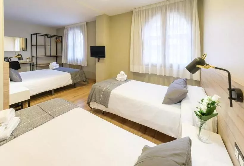 هتل Torres Manlleu