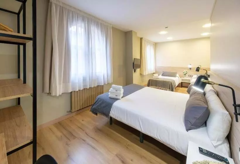 هتل Torres Manlleu