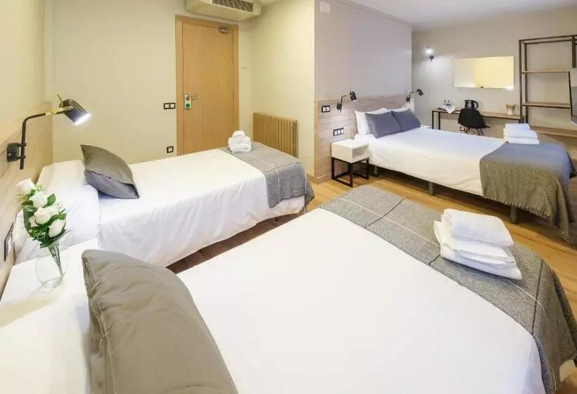 هتل Torres Manlleu