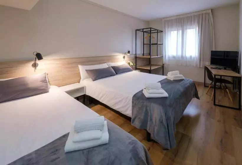 هتل Torres Manlleu