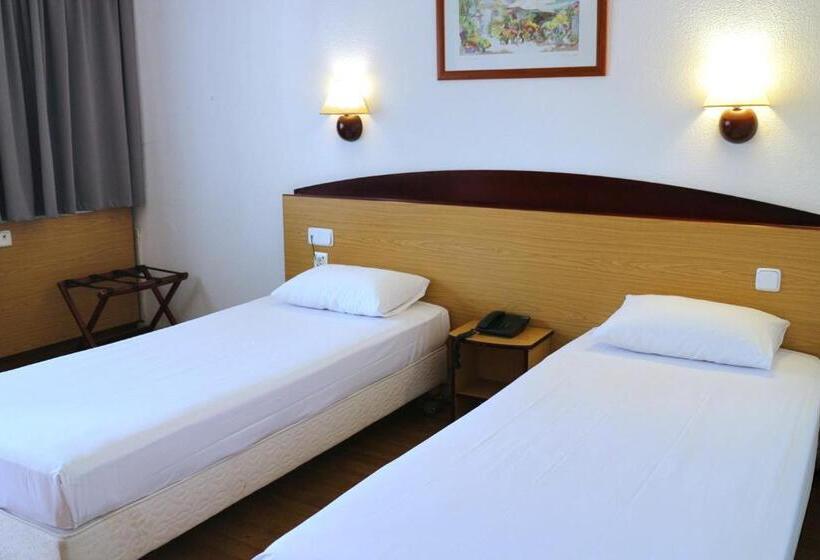 ホテル Travelodge Barcelona del Vallès