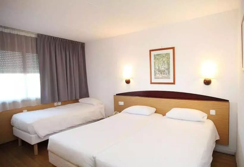 בית מלון כפרי Travelodge Barcelona del Vallès