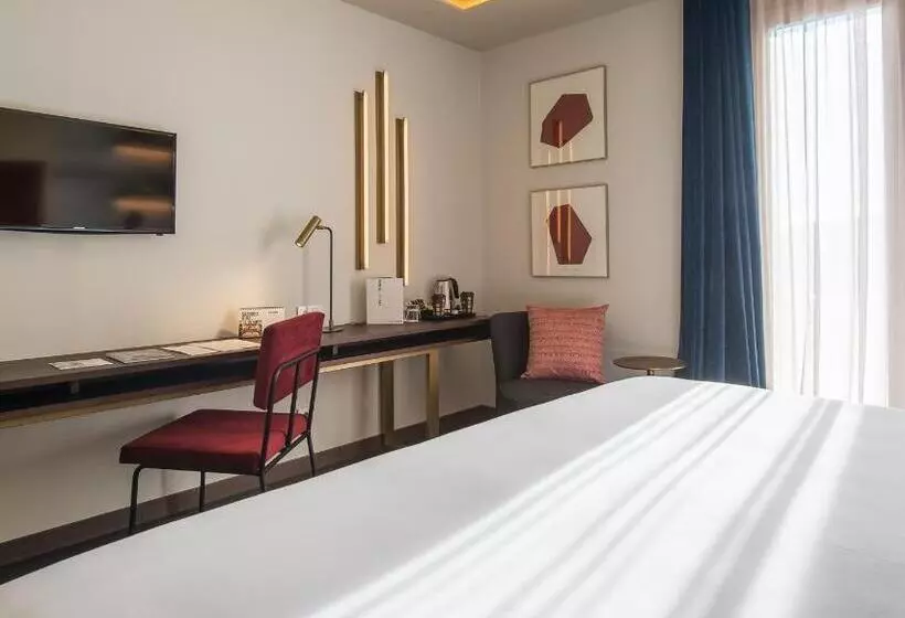 Отель Vincci Mae