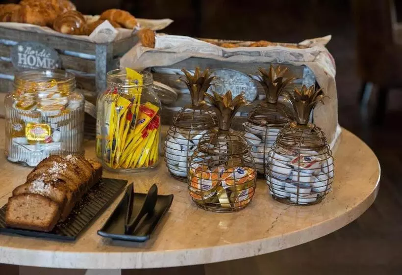 Отель Vincci Mae