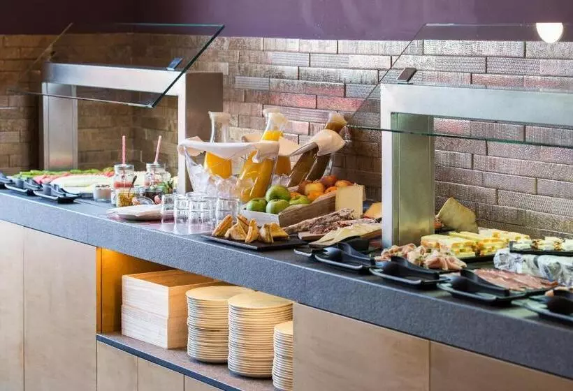 Отель Vincci Mae