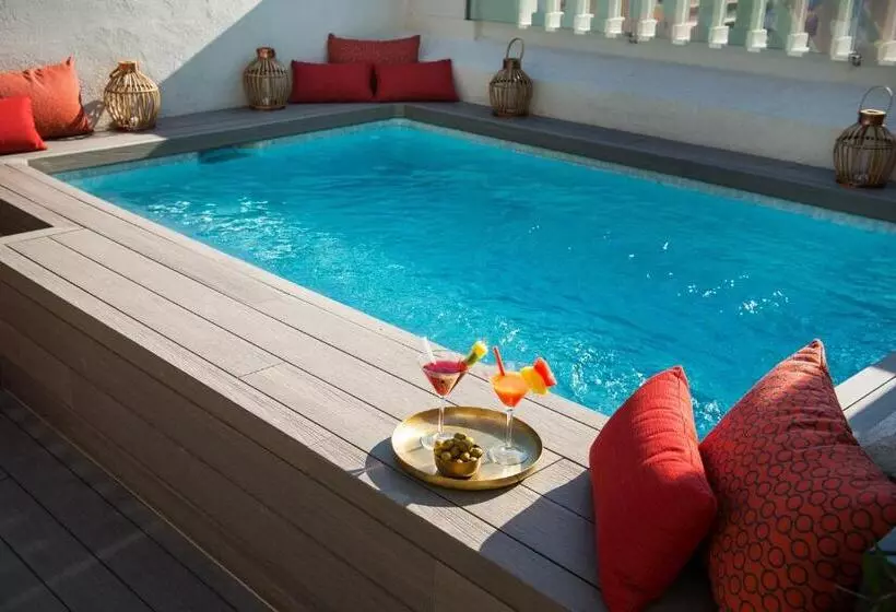 Отель Vincci Mae