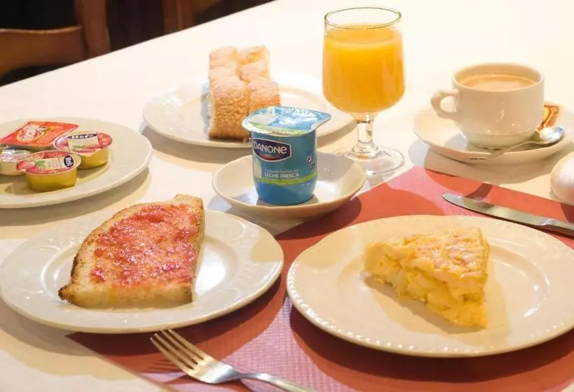 فندق Avenida Benasque