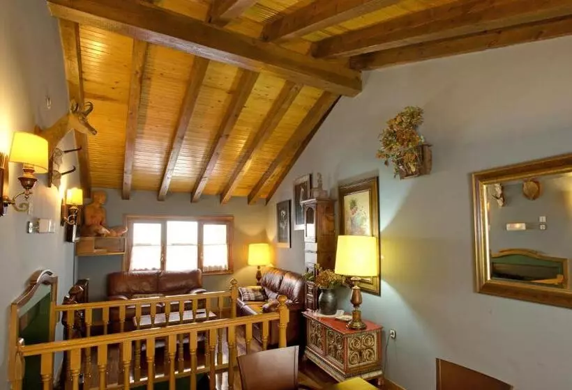 فندق Avenida Benasque