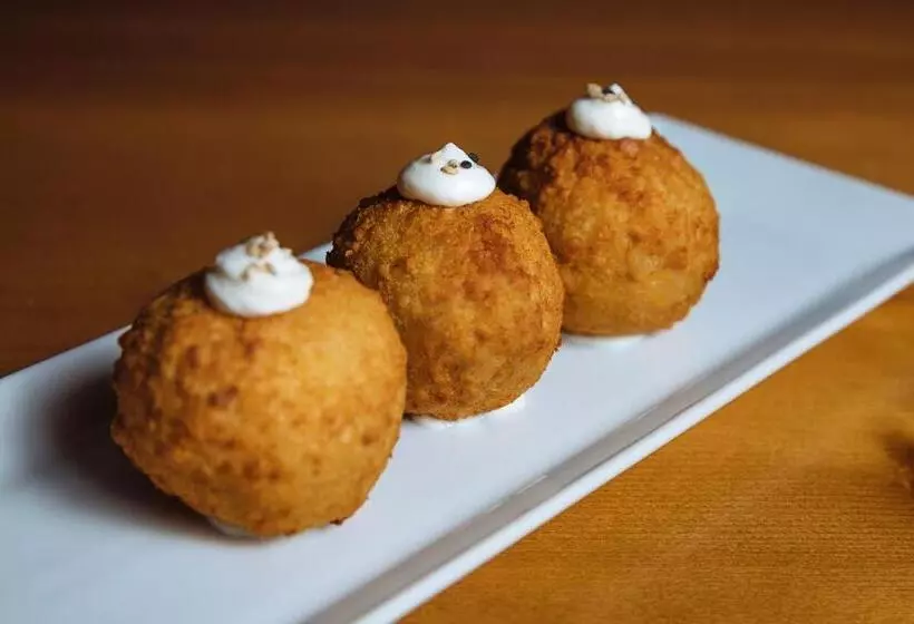 فندق Avenida Benasque