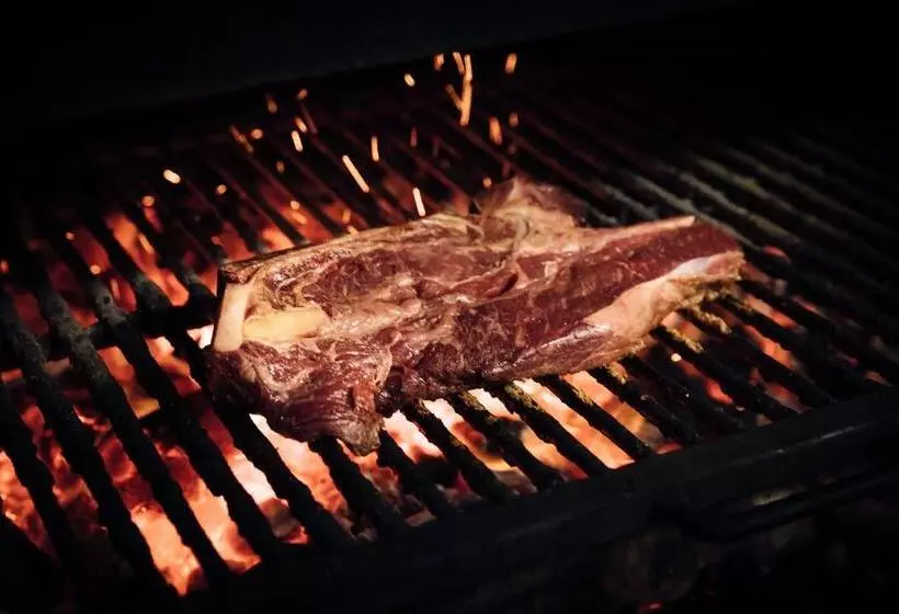 فندق Avenida Benasque